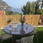 Un Coin De Paradis Avec Vue Et Jardin *