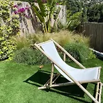 Un Coin De Paradis Avec Vue Et Jardin *